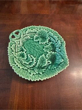 Majolica 9.5" Green Leaf Serving Dish Two's Company Pottery